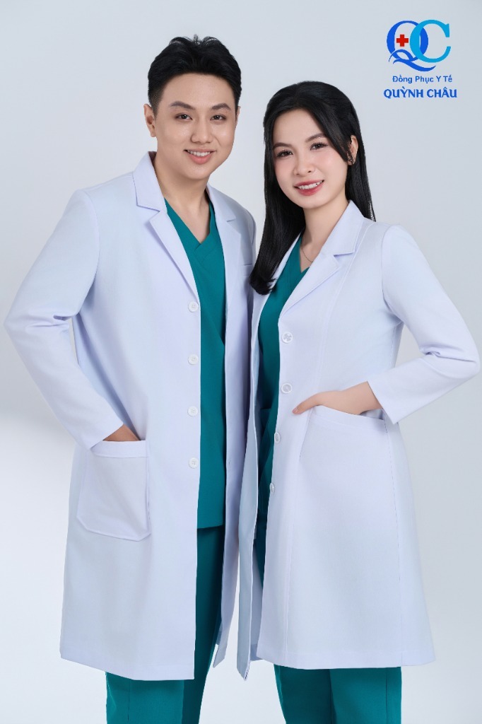 Đội ngũ bác sĩ và nhân viên y tế trong trang phục blouse và scrubs Quỳnh Châu